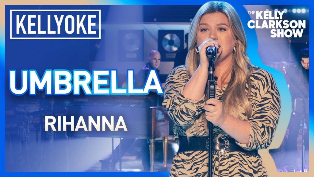 Kelly Clarkson covers Rihanna's "Umbrella" in her daytime television show (November 2022)
